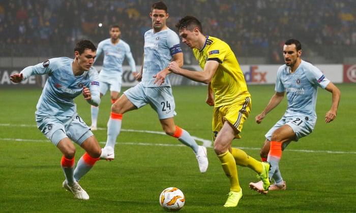 Thắng nhọc, CĐV Chelsea gọi cặp đôi đá chính là "bi kịch"