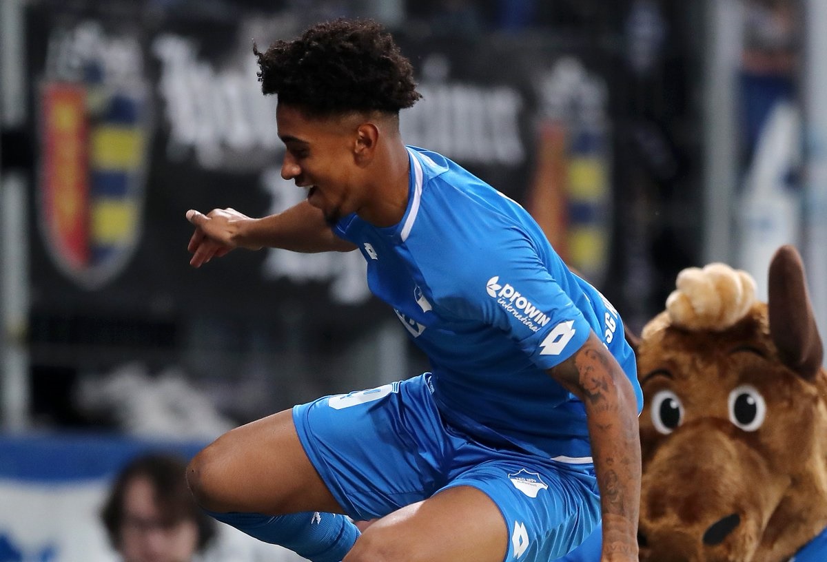 Thần đồng Arsenal 'phá đảo' Bundesliga, đạt hiệu suất 51 phút/bàn