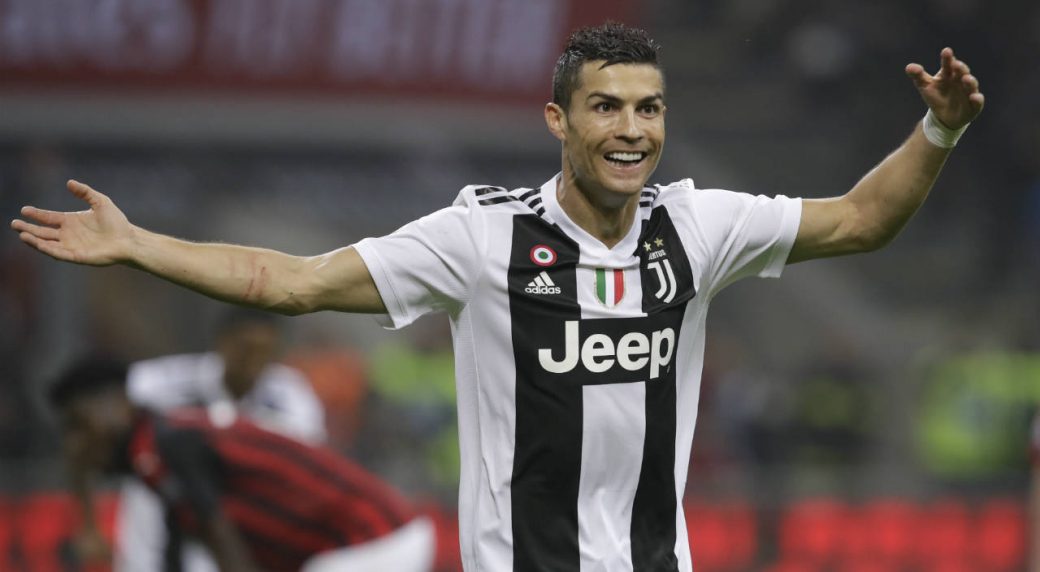 Chụp chung với CR7, sao trẻ Milan tiết lộ hình ảnh sốc trong phòng thay đồ Juventus