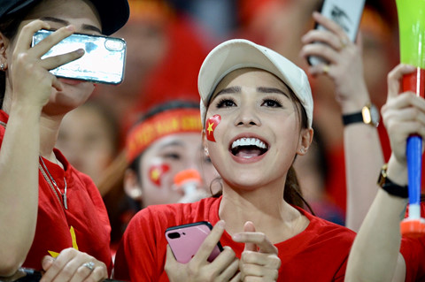Fox Sports châu Á: 'Fan Việt Nam làm khuấy động AFF Cup'