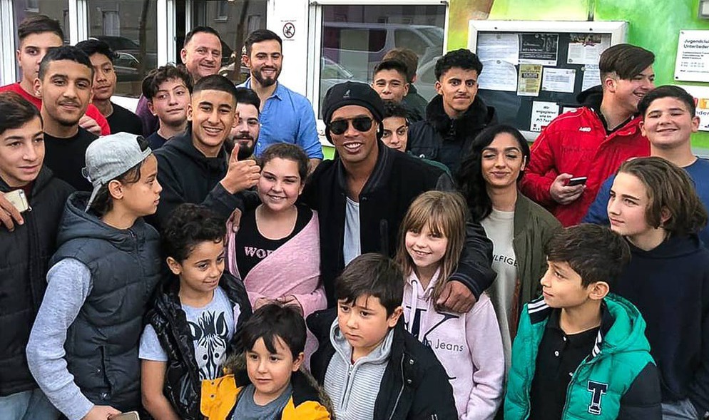 Ảnh bài viết Bị tịch thu hộ chiếu, Ronaldinho vẫn ung dung sang Đức