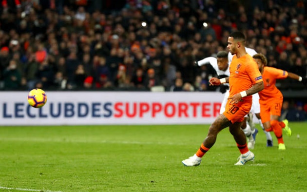 Chấm điểm Hà Lan: Depay thăng hoa, nhưng vẫn sau hai người