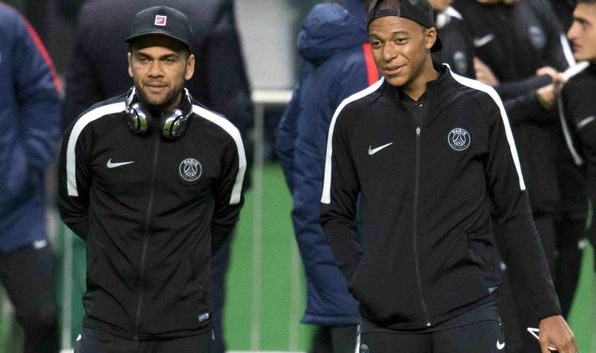 Ảnh bài viết Dani Alves nói điều không tưởng về cầu thủ hoàn hảo của Barca