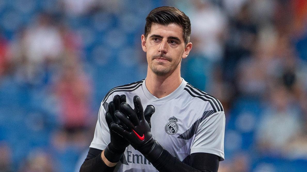 Thủng lưới như mưa, Courtois bị người Chelsea đem ra làm trò cười
