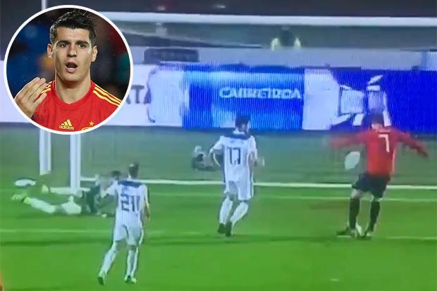 Xem pha hỏng ăn khó tin của Morata