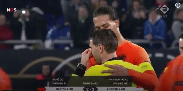 Ảnh bài viết Ngoài bàn thắng, người hùng tuyển Hà Lan còn ghi điểm vì hành động này