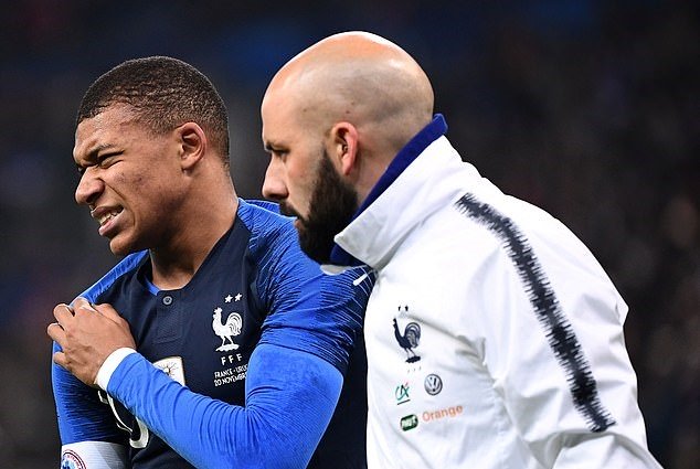 HLV Deschamps cập nhật về mức độ chấn thương của Mbappe