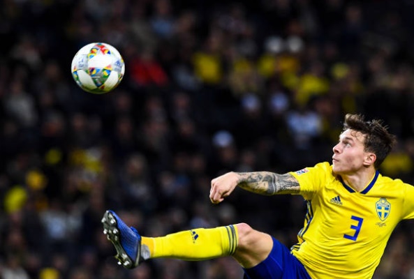 Thành người hùng Thụy Điển, trụ cột M.U được tôn là "truyền nhân Ibrahimovic"
