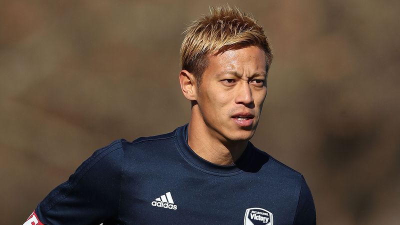 Sắp gặp Việt Nam, HLV Keisuke Honda "bỏ chạy" về Úc?