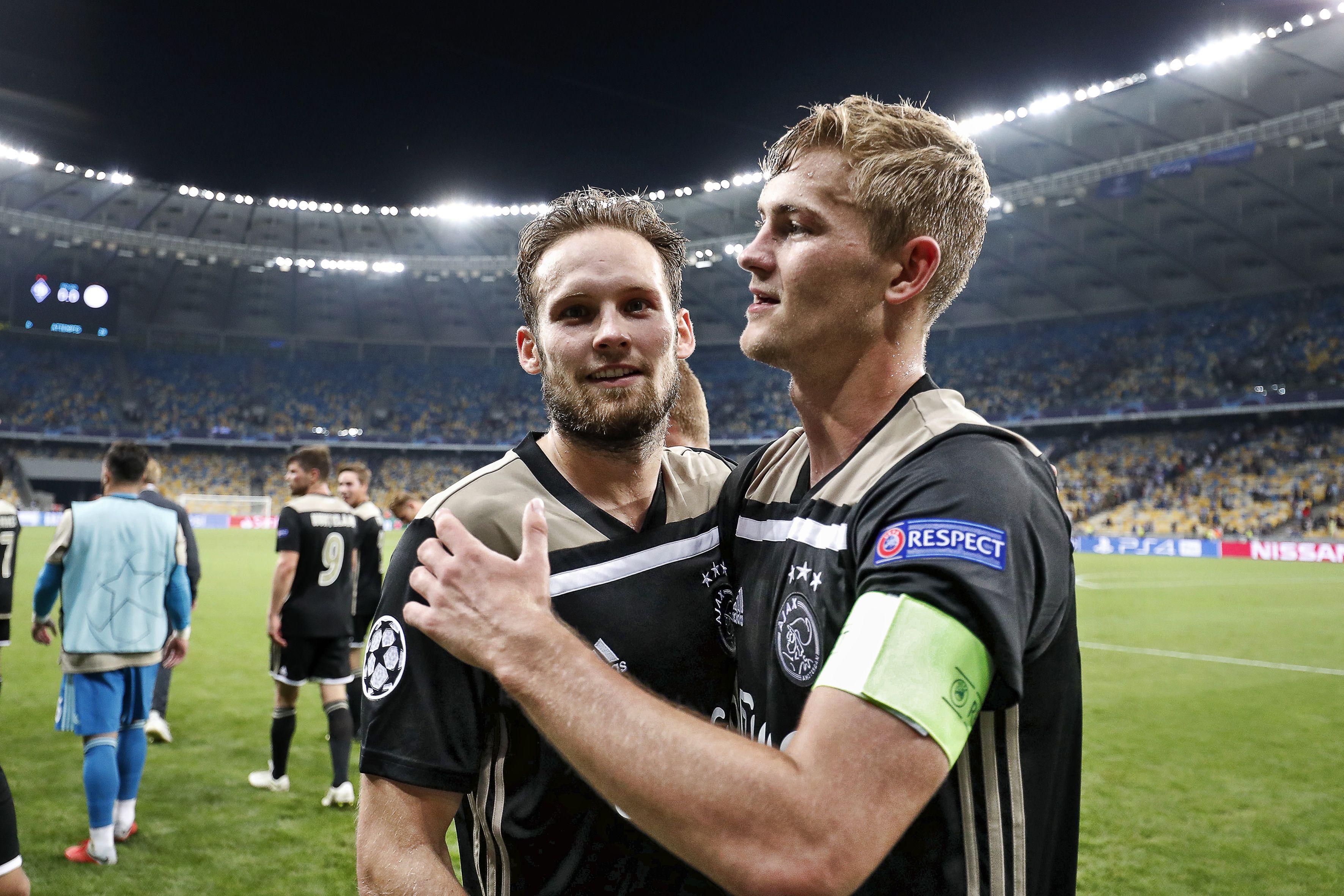 Cha Daley Blind bất ngờ gieo sầu cho Man United