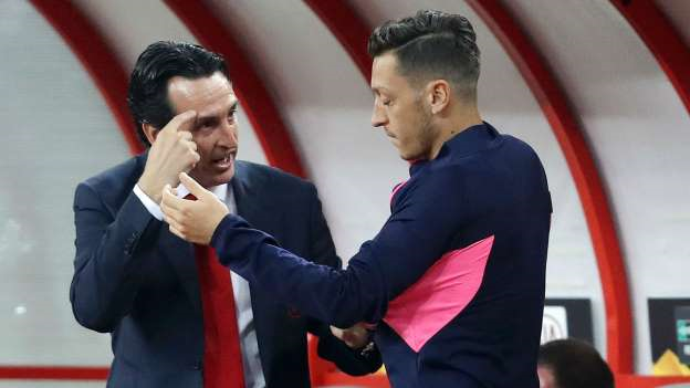 Emery chính thức lên tiếng về quyết định bỏ rơi Ozil