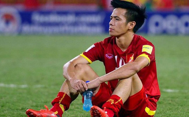 Bố Văn Toàn gửi lời tâm can đến Văn Quyết về việc chấn thương
