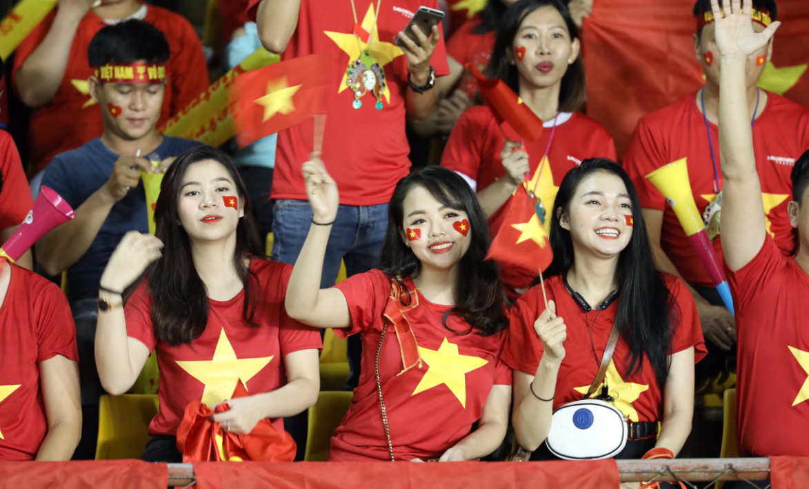 Dàn mỹ nữ Việt Nam đốt cháy khán đài Panaad