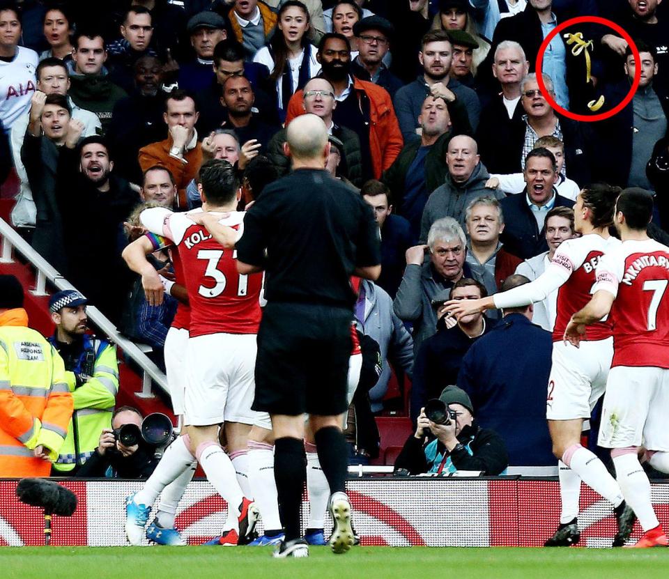 Cảnh sát vào cuộc vụ sao Arsenal bị ném chuối