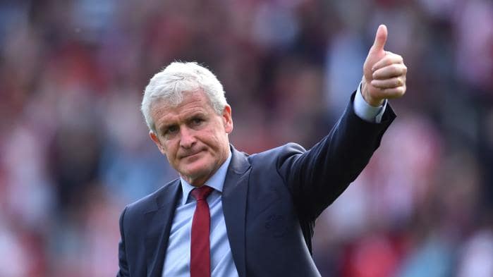 Bị sa thải, Mark Hughes đi vào lịch sử Premier League