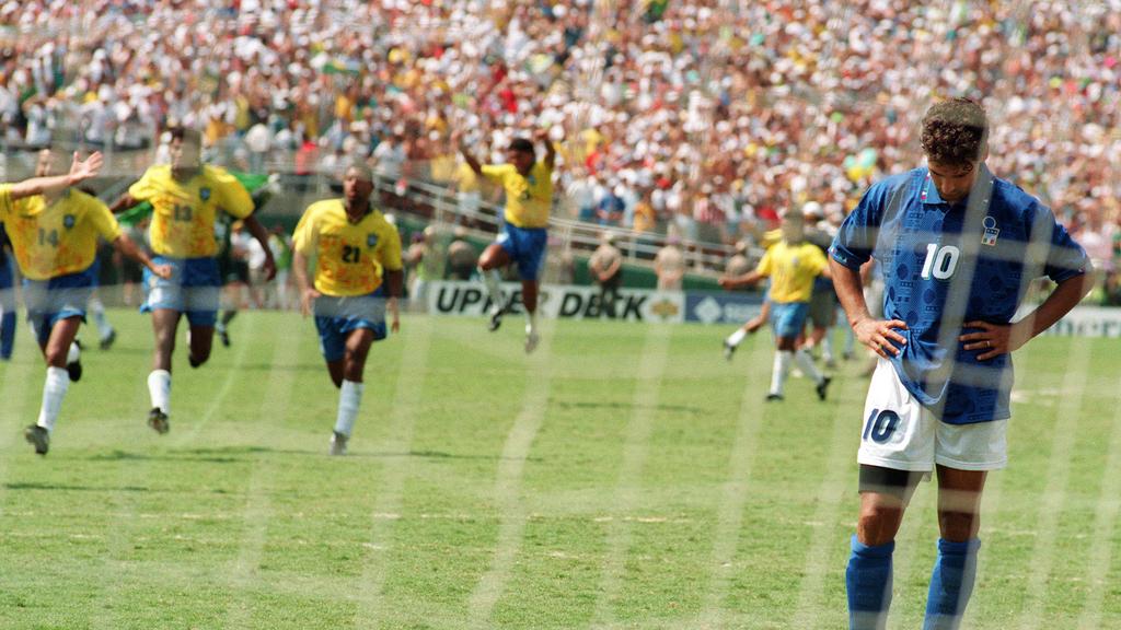 Dư âm Thái Lan – Malaysia: Nhìn Adisak Kraisorn, bỗng nhớ Roberto Baggio…