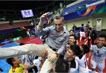 HLV tuyển futsal Việt Nam lọt top 10 nhà cầm quân xuất sắc thế giới