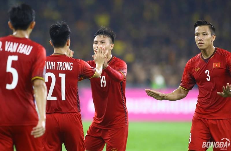 Cơn lốc đỏ Việt Nam trong lòng Bukit Jalil khiến Malaysia run sợ