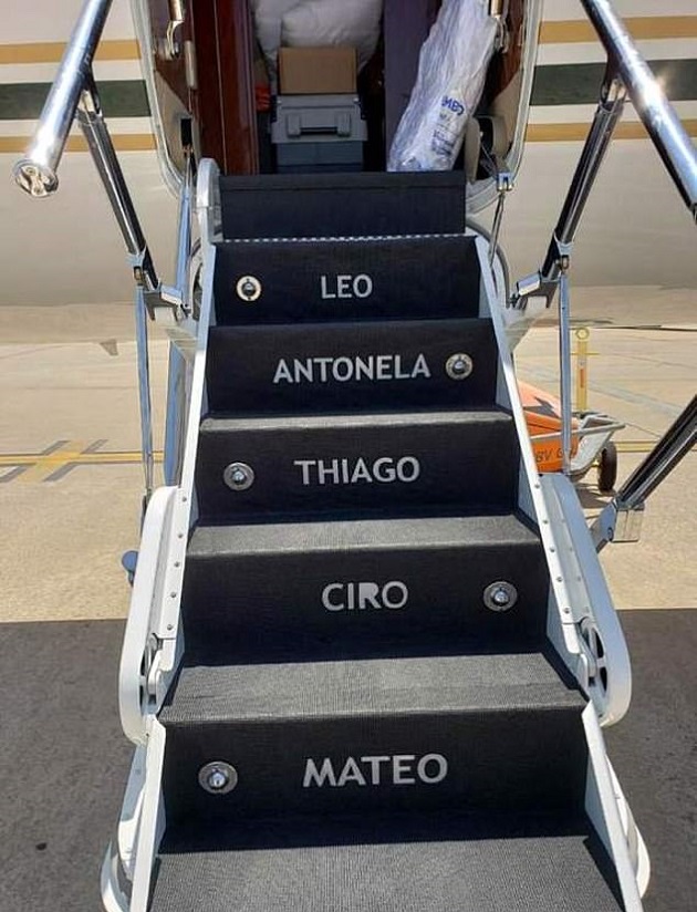 Choáng ngợp với chuyên cơ riêng đầy tình phụ tử của Messi