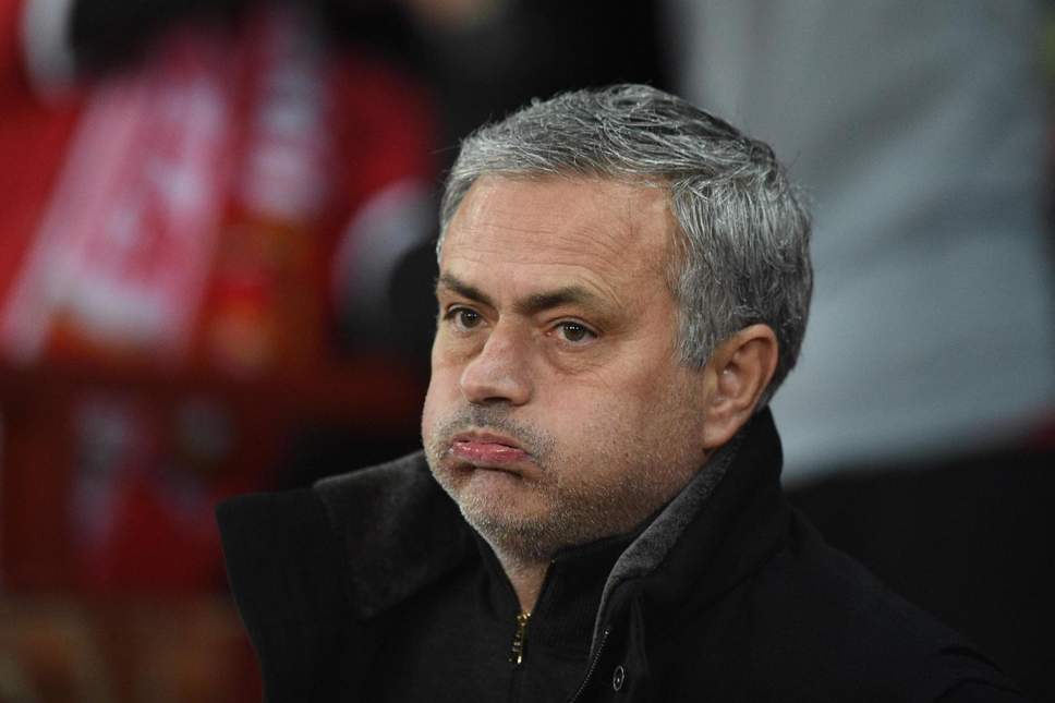 Hàng thủ thảm họa, Jose Mourinho săn hàng Ligue 1