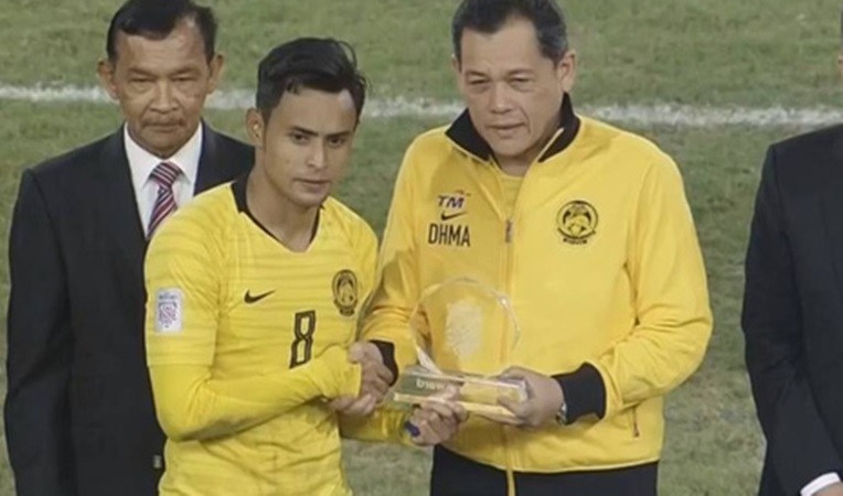 Choáng! Chơi thô bạo với Việt Nam, Malaysia vẫn nhận giải Fair-play