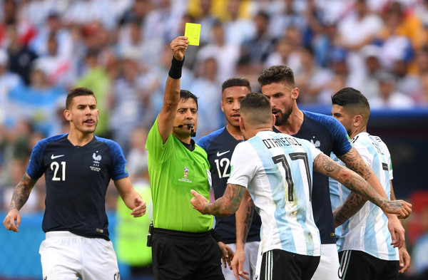 Trọng tài điều khiển trận Việt Nam v Malaysia "uy tín" cỡ nào?