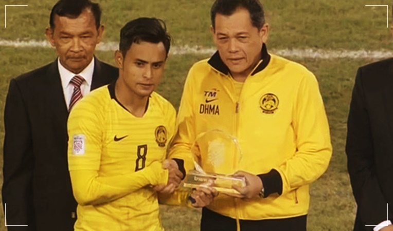 2 đỏ, 17 vàng, 124 lỗi - Làm thế nào để Malaysia nhận giải Fair-play?