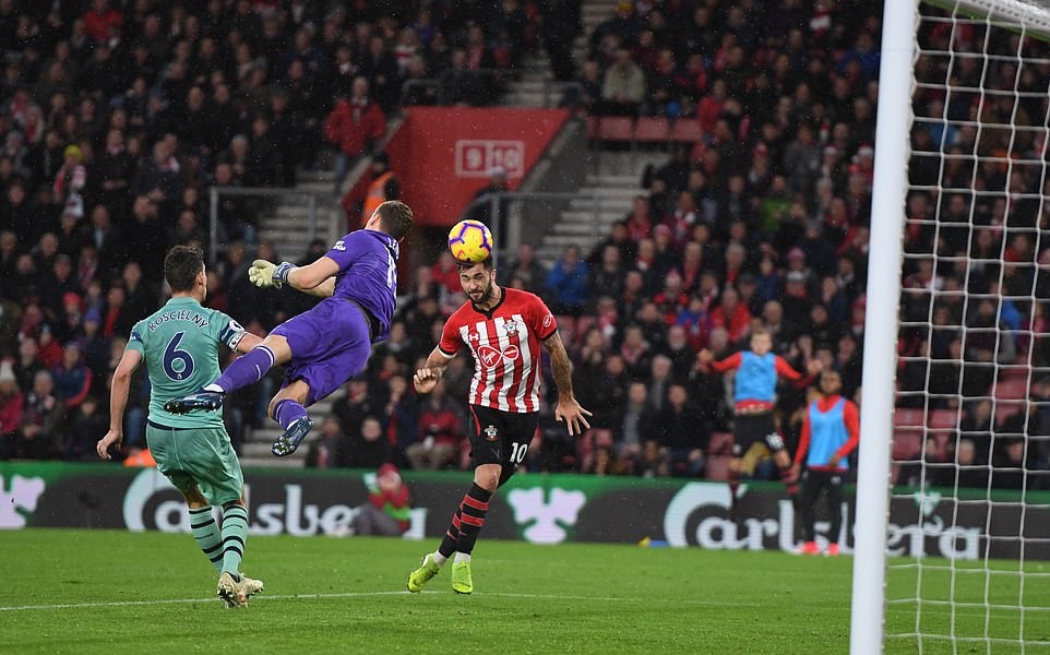 Điều gì khiến Arsenal 'đang hay lại đứt dây đàn'?