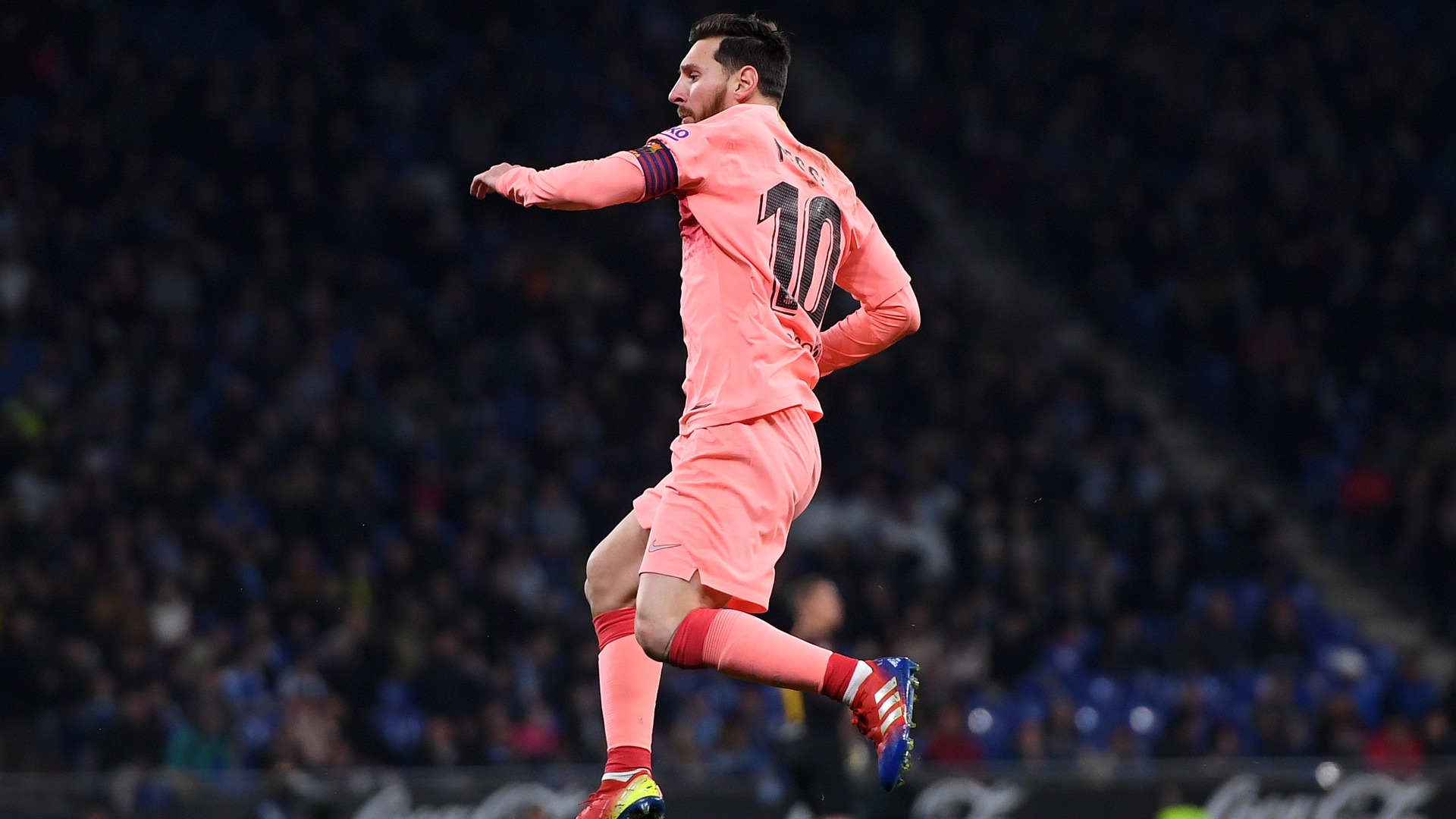 Vượt qua Xavi, Messi đạt kỷ lục mới trong ngày Barca hủy diệt Levante