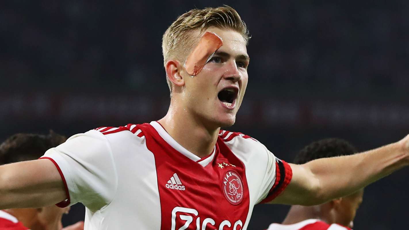 "Tôi thà chơi với Ziyech còn hơn với Ronaldo và Messi"