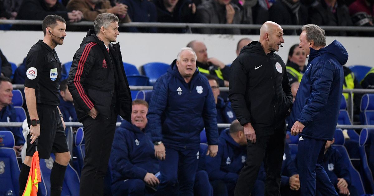 HLV Cardiff: "Bàn thua trước Man Utd thật ngu ngốc!"