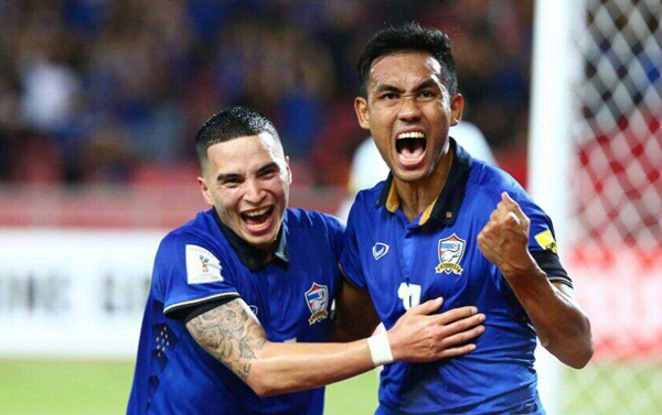 Teerasil Dangda mang băng đội trưởng tuyển Thái Lan dự Asian Cup