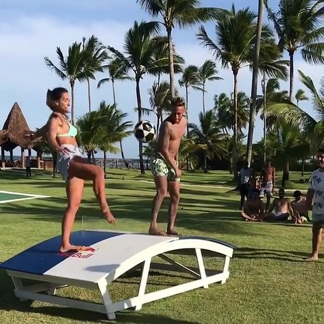 Ảnh bài viết Bóng hồng chơi bóng cạnh Neymar khiến đấng mày râu ngưỡng mộ