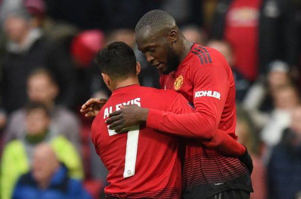 'Kép phụ' thăng hoa, sao vàng 5 cánh gửi tặng Solskjaer