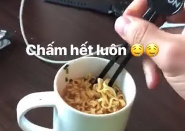 Các tuyển thủ Việt Nam bị cấm ăn mỳ tôm khi dự Asian Cup 2019