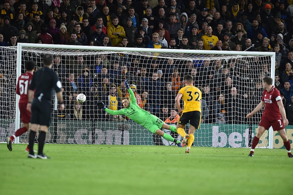 "Đen" như Mignolet, lâu ngày được ra sân lại phải làm nền cho siêu phẩm