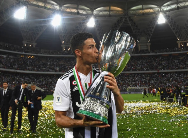  5 điểm nhấn Juventus 1-0 AC Milan: Ronaldo quá son, Higuain quá 'đen'