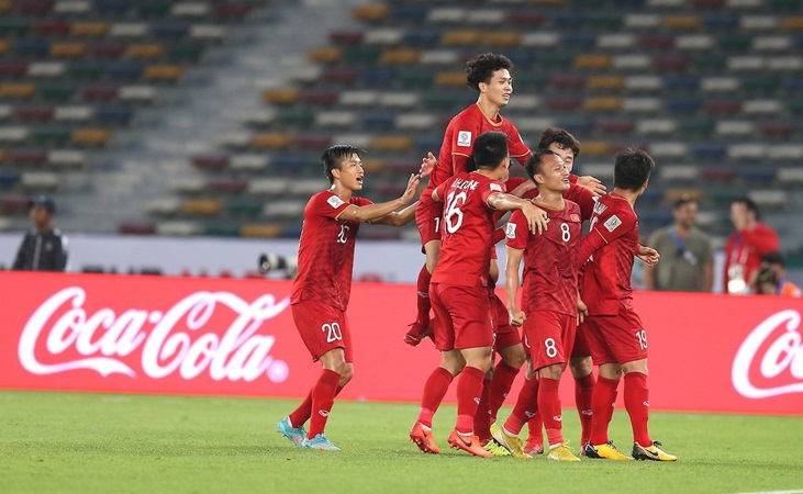 Việt Nam đi tiếp ở Asian Cup, CĐV Thái Lan nói duy nhất một từ