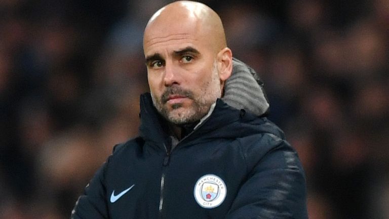 Pep Guardiola ngán ngẩm với sao Man City: "Tôi không phải bố cậu ấy"