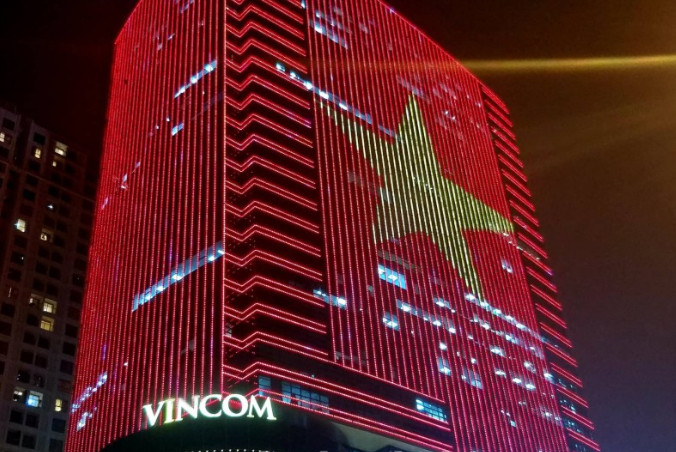 Ảnh bài viết Hàng loạt Sao Vàng khổng lồ xuất hiện giữa bầu trời Hà Nội