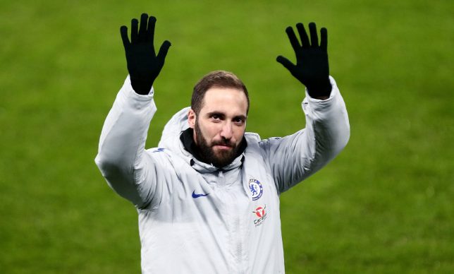 Chưa đá phút nào, Higuain vẫn có hành động cho thấy tinh thần True Blues đích thực