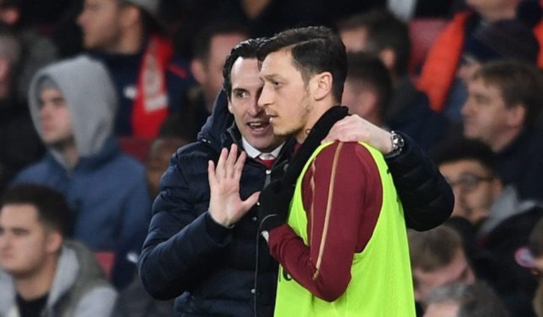 Bị nghi "trù ếm" Ozil, Emery có câu trả lời "đanh thép"