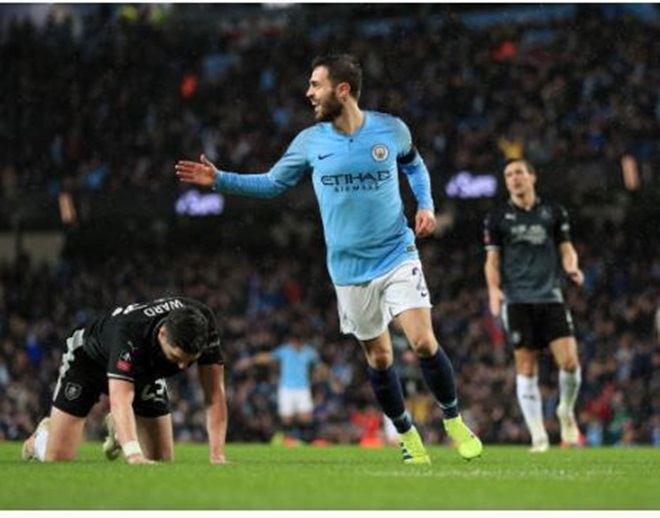 3 điểm nhấn Man City 5-0 Burnley: De Bruyne lên đồng, Pep tìm ra người thế Mendy
