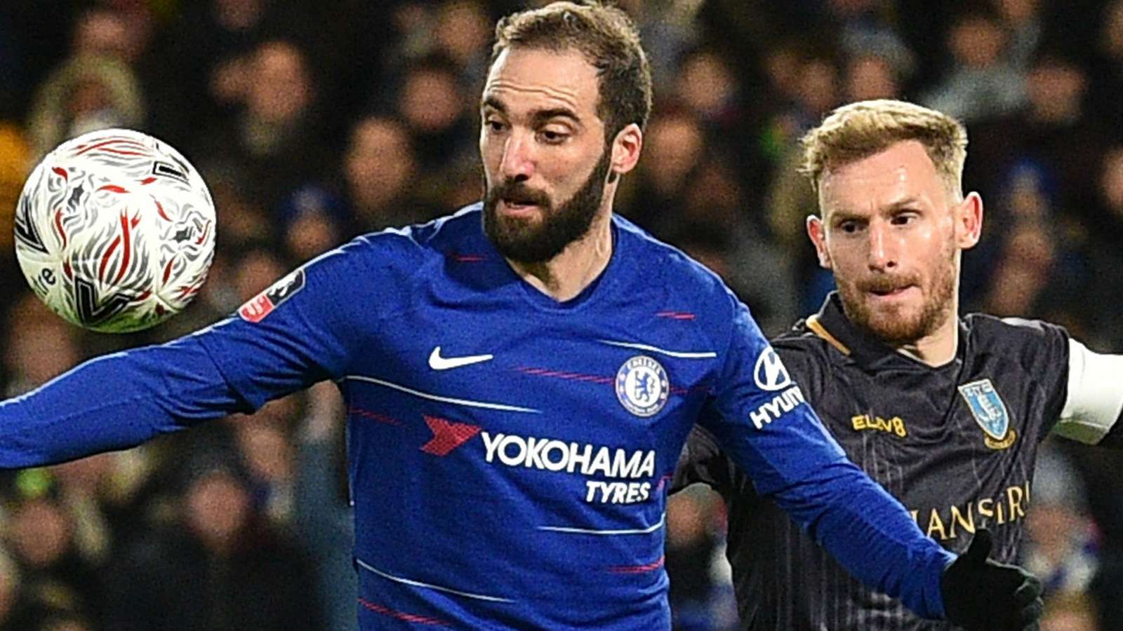 Không ghi bàn, Higuain vẫn được huyền thoại tán dương