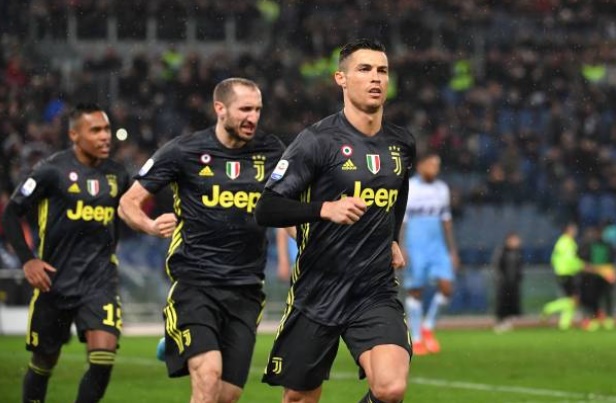 Ảnh bài viết Ronaldo ghi bàn thắng penalty tranh cãi, Juventus nhọc nhằn vượt ải Olimpico