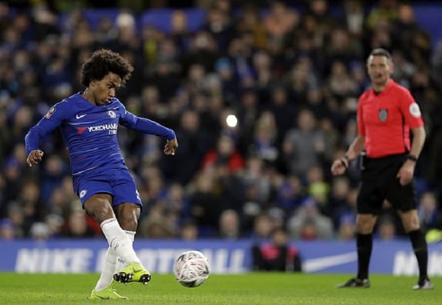 Willian rực sáng với cú đúp, làm lu mờ ngày ra mắt của Higuain