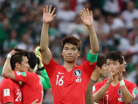 Ki Sung-yueng chia tay tuyển Hàn Quốc sau thất bại ở Asian Cup