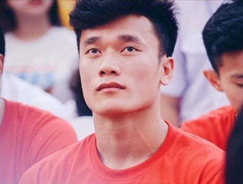 Thủ môn Bùi Tiến Dũng: Thầm lặng qua hai giải đấu để chờ ngày toả sáng
