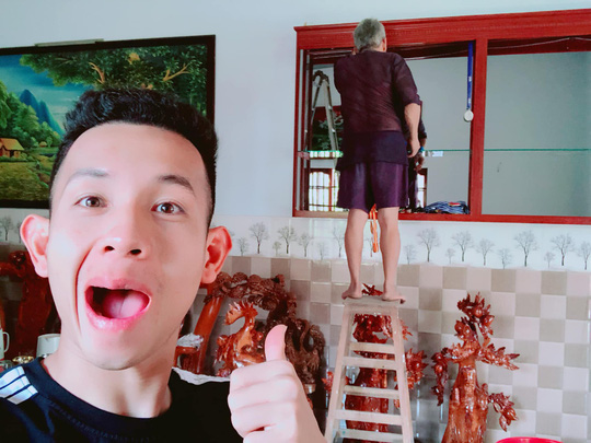 Ảnh bài viết Xuân Trường đi chơi điện tử, Hồng Duy đóng tủ mới khoe chiến công