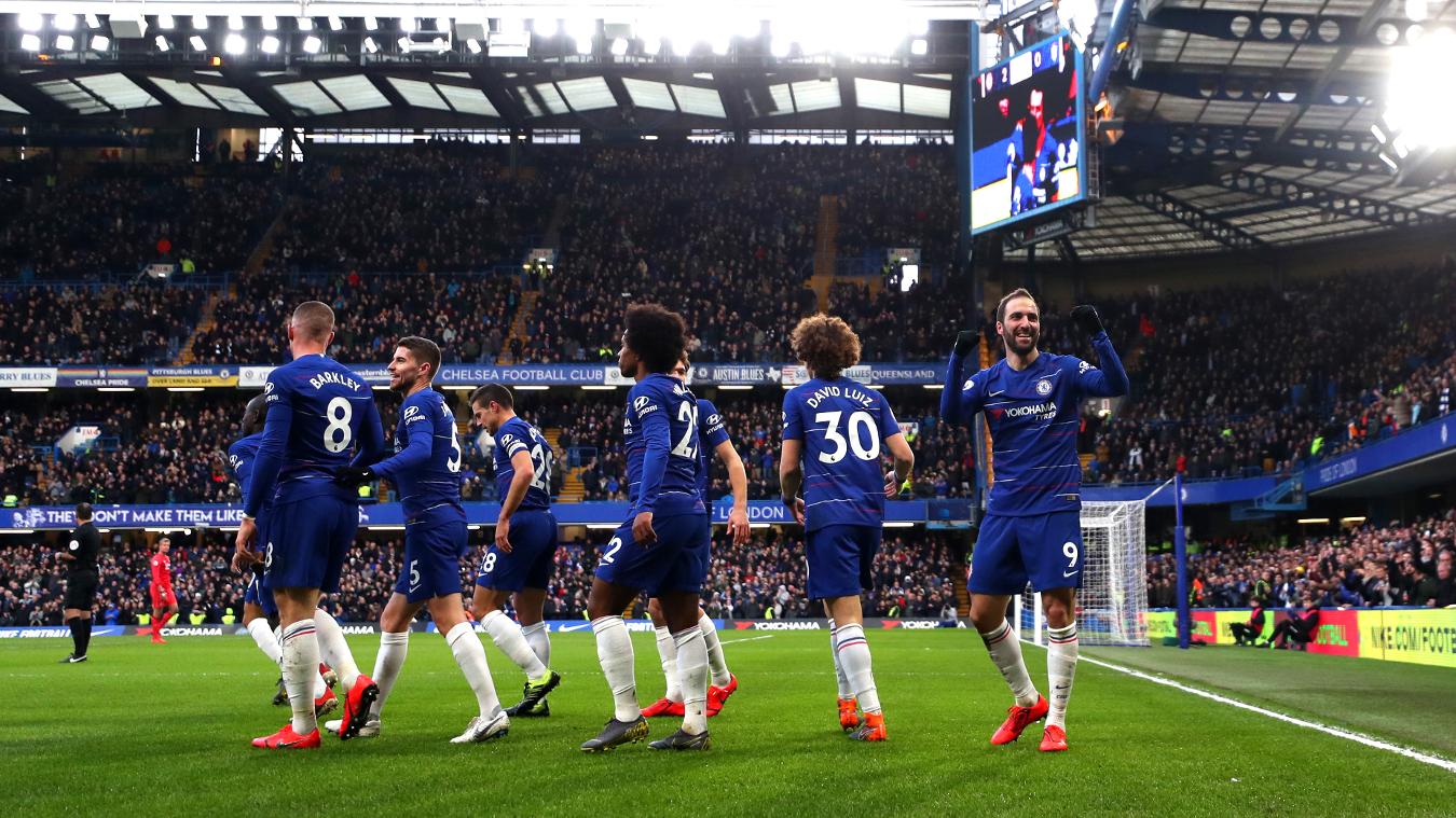 Higuain ghi bàn và những 'lần đầu tiên' ở vòng 25 Premier League